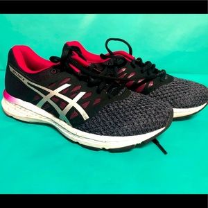 ASICS Women’s sneaker. Size 7.